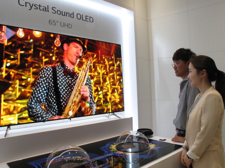 LG디스플레이 '크리스탈 사운드 OLED'. LG디스플레이 제공.