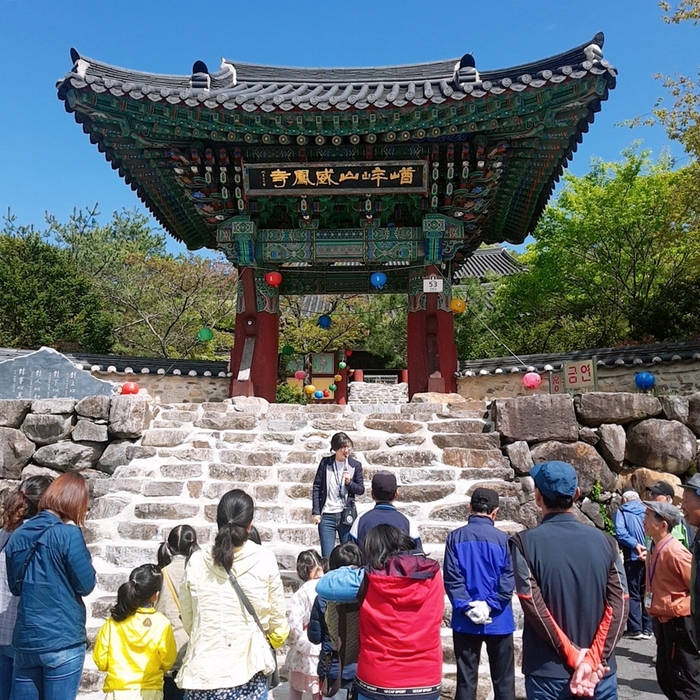 관광객들이 완주 시티투어를 활용해 위봉사를 찾았다. 자료사진