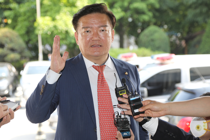 의정부지검 출두한 민경욱 의원, 사진=연합뉴스